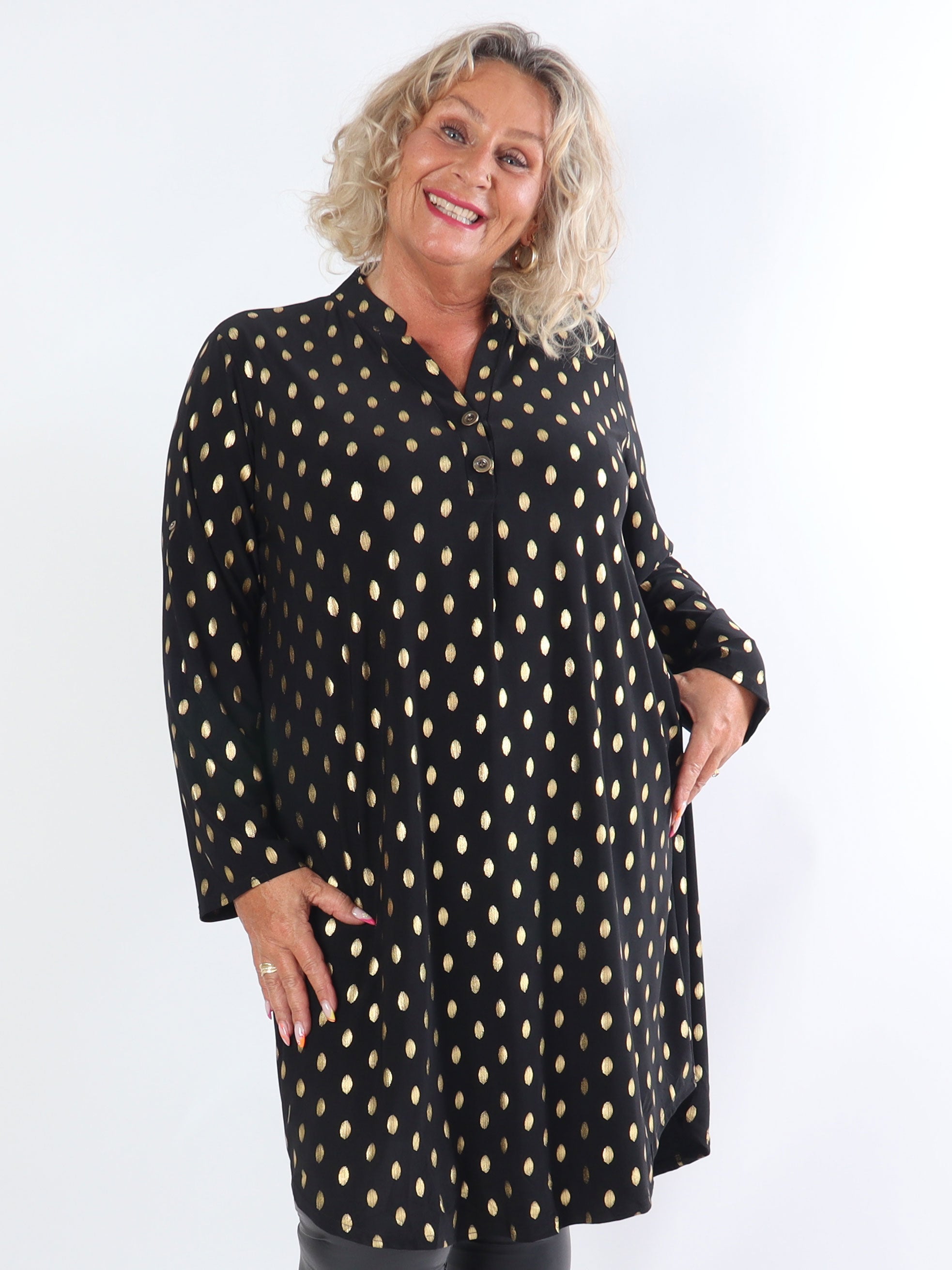 Ebba Gold Long - Elastisk plus size-klänning med guldprickar